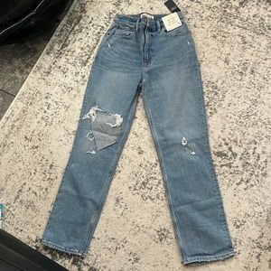 Abercrombie 90’s Straight Ultra High Rise jeans